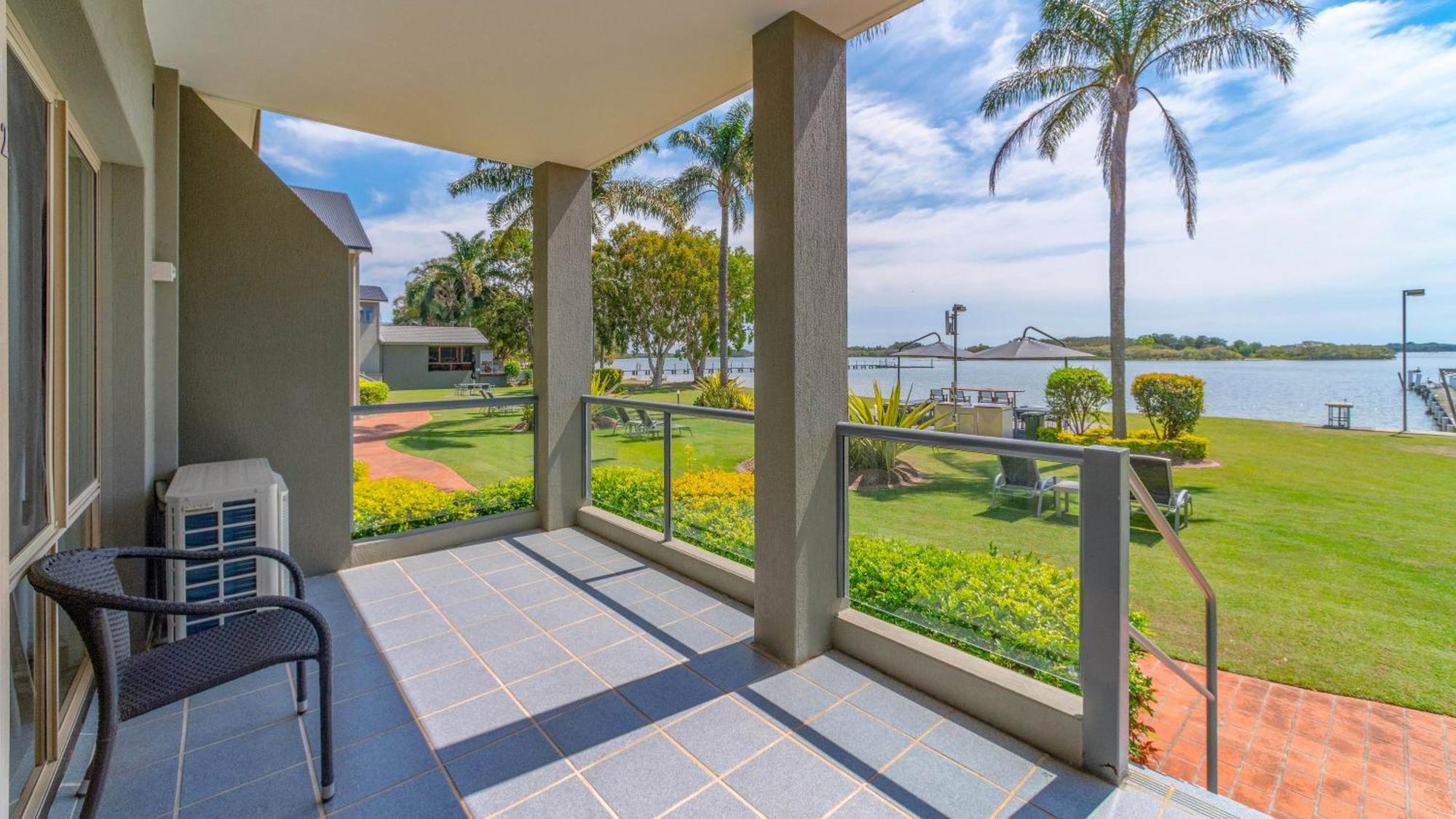Moby Dick Waterfront Resort Motel Yamba Exterior foto